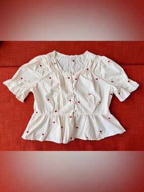 Women‘s Cute White Peplum Button-Front Top with Red flowers